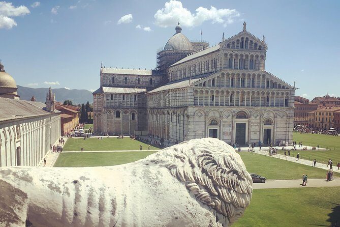 Pisa all inclusive: Baptistery, Cathedral and Leaning Tower guided tour - Climbing the Leaning Tower