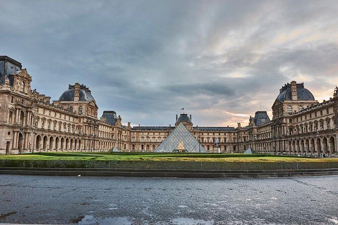 Private 3-hour tour in Louvre Museum with official tour guide - Practical Details and Tips