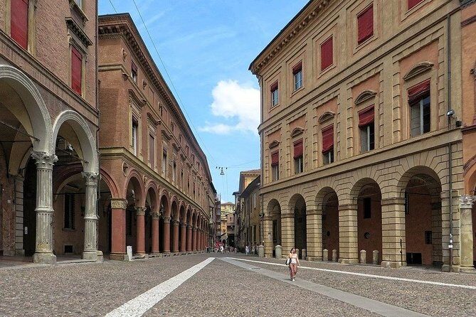 Private 3-hour Walking Tour of Bologna with private official tour guide - The Sum Up