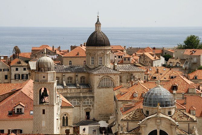 Private 3 hours walking tour of the Old Town with transfer - Why You Might Choose This Tour