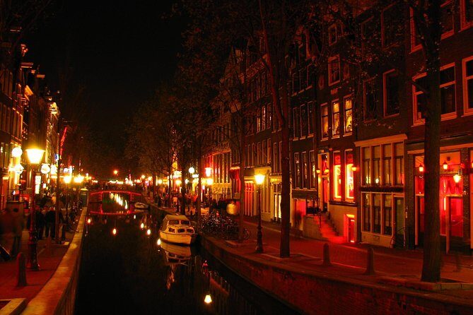 Private Amsterdam Red Light District tour in Spanish - Who Would Enjoy This Tour?