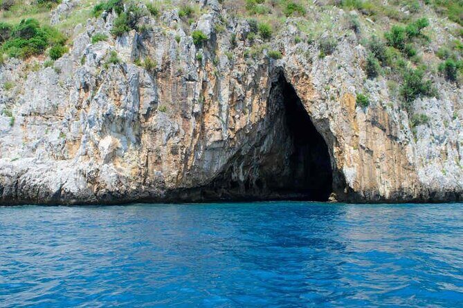 Private Boat Tour  2 Hours of Wonder on Capri - What Makes This Tour Stand Out?