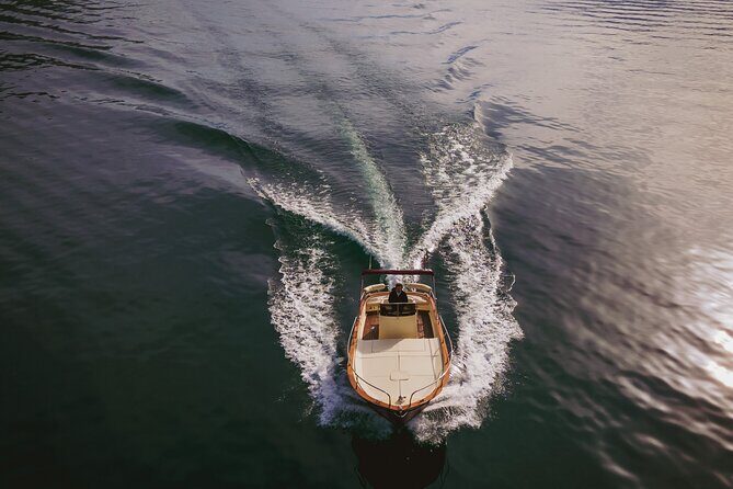 Private Boat Tour on Italian Gozzo on Lake Como - Who Should Consider This Tour?