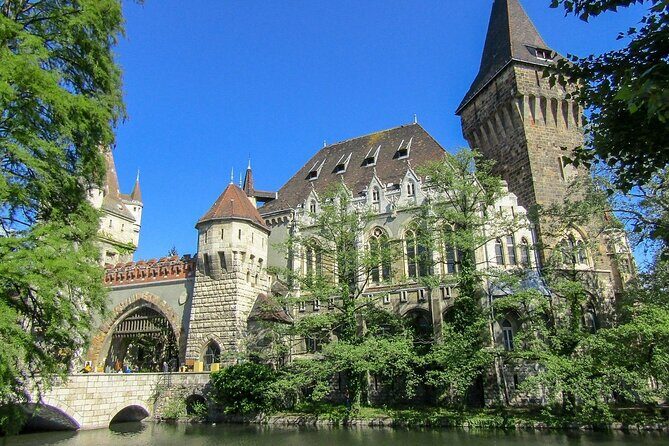 Private Buda and Pest tour by car with professional guide - Crossing to Pest: Heroes’ Square and City Park