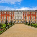 Private Chauffeured Tour to Hampton Court Palace from London - Exploring Hampton Court Palace
