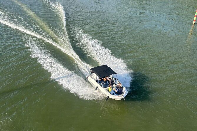Private cruise on the Seine with Happy Cruise in Paris - Who Will Love This Tour?