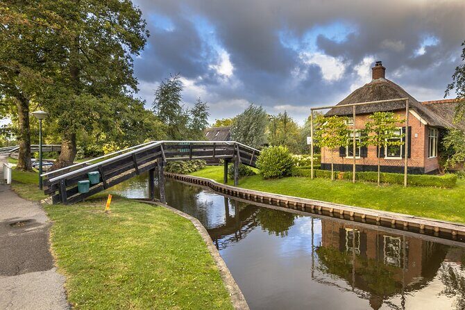 Private Giethoorn Tour Venice of The Netherlands - Overview of the Giethoorn Experience