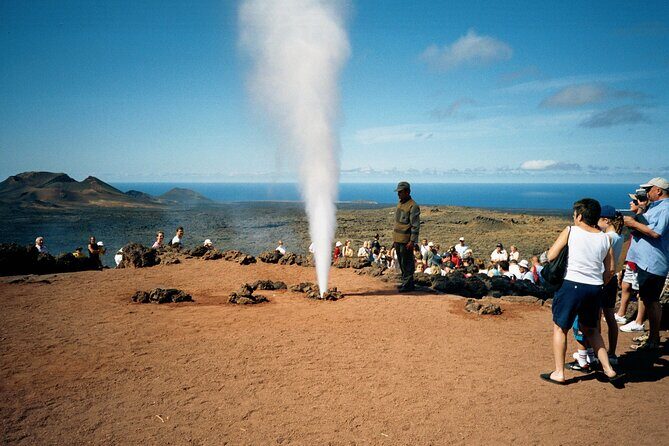 Private Luxury Full Day Timanfaya Tour, Jameos del Agua and Cueva de los Verdes - Visit Timanfaya National Park: A Landscape Like No Other