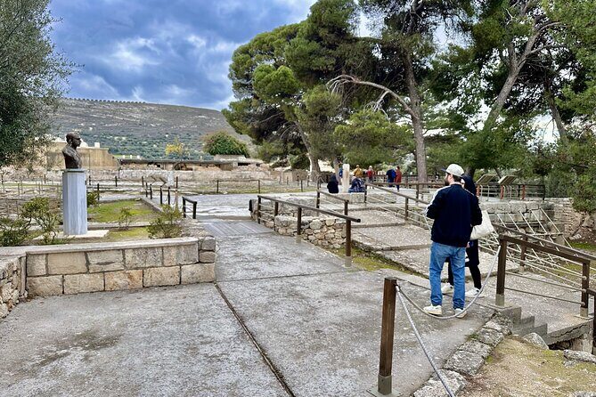 Private Tour of Knossos, Archaeological Museum & Heraklion Town - Discovering Heraklion: A City of Contrasts