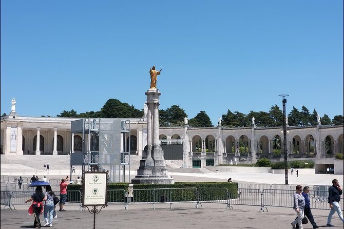 Private Tour to Fátima Sanctuary and the Little Shepherds Houses - Exploring the Sanctuary of Our Lady of Fátima