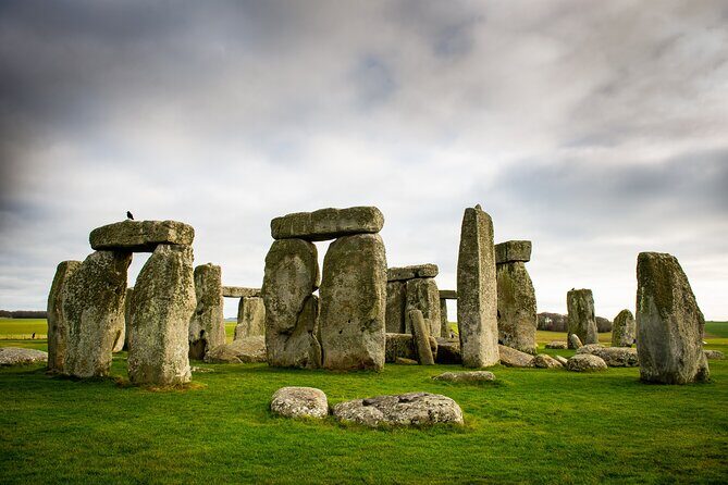Private Tour to Stonehenge and Bath from London - The Guide: An Unexpected Highlight
