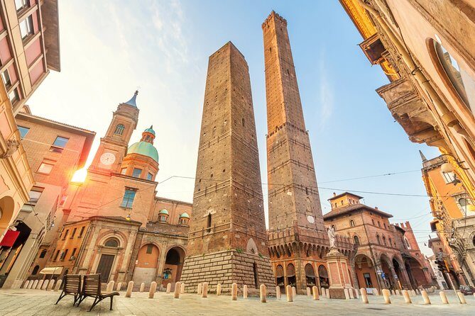Private Transfer from Bologna (BLQ) Airport to Rávena - The Sum Up