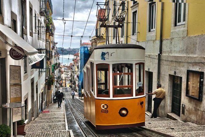 Private Tuk Tuk Guided Tour of Historic Lisbon 2.5 Hours - The Experience: What You Can Expect