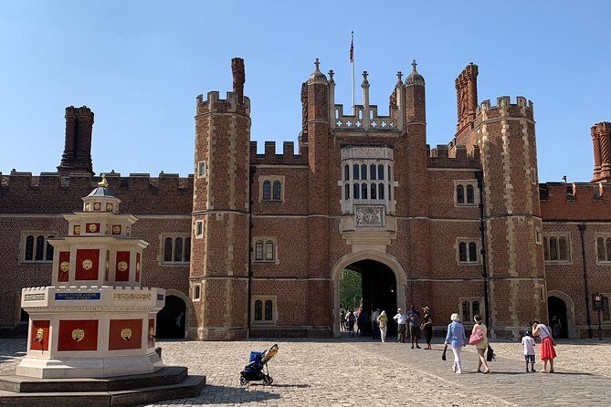 Private Vehicle To Hampton Court Palace From London With Admission Tickets - Who Should Consider This Tour?