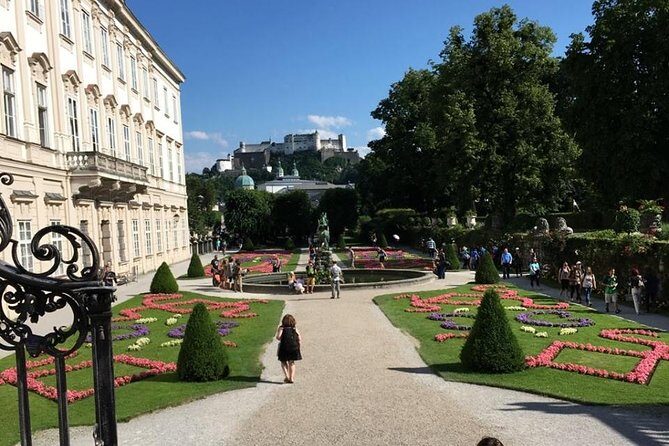 Public 8h tour to sites of "The Sound of Music Movie" & Hallstatt - Transportation and Group Size