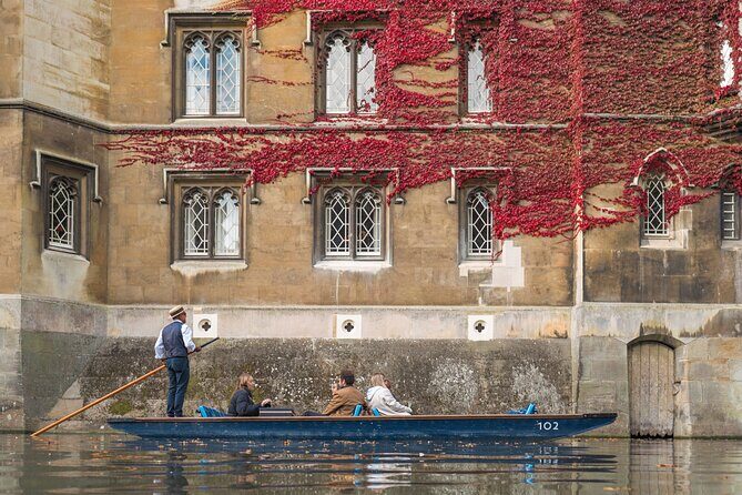 Punting Tour in Cambridge - A Deep Dive into the Punting Experience