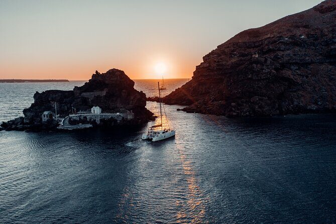 Romantic Sunset Catamaran Caldera Cruise incl. Meal & Drinks - Thermal Hot Springs & Snorkeling