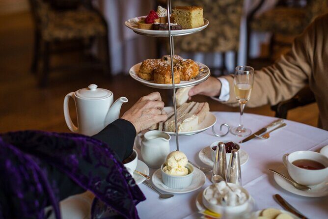 Royal London Walking Tour with High Tea at Kensington Palace - Who Will Love This Tour?