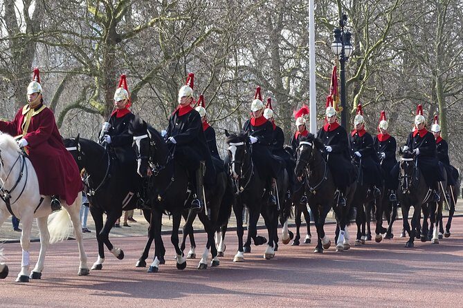 Royal Tour of St James', Parks, Palaces and Royal intrigue - What Reviewers Say