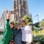 Sagrada Familia Small Group Guided Tour with Skip the Line Ticket - Who Should Book This Tour?