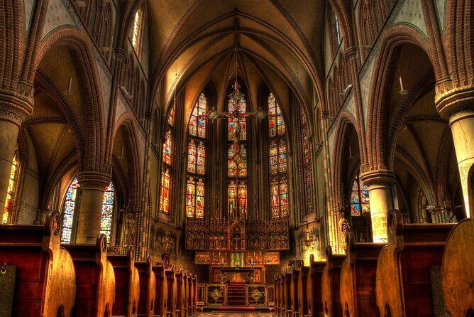 Sainte-Chapelle and Conciergerie Guided Tour with Ticket in Paris - Sainte-Chapelle: A Stained Glass Masterpiece