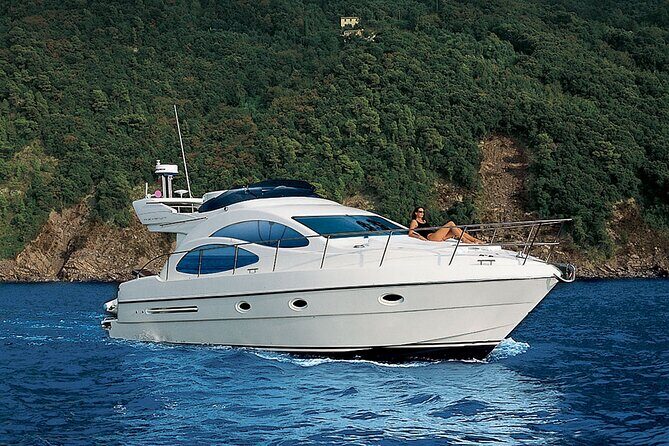 Santorini Caldera: Private Flybridge Yacht Experience - What’s Included and What to Expect
