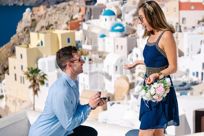 Santorini Private Couple Photoshoot in Oia - Who Should Consider This Experience?