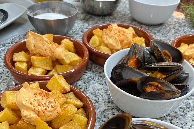 Seafood paella cooking class, tapas and visit to Ruzafa market. - Guides and Execution