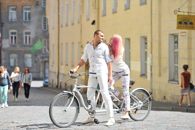 Tallinn 1 Hour Romantic Photo Tour - Breakdown of the Itinerary