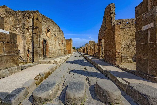 The great beauty of ancient Pompeii told by a local guide / archaeologist - Why This Tour Stands Out