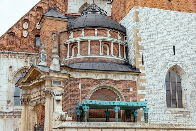 The Heart of Krakow: Old Town & Wawel Castle Private Tour - Stary Kleparz Market: A Slice of Local Life