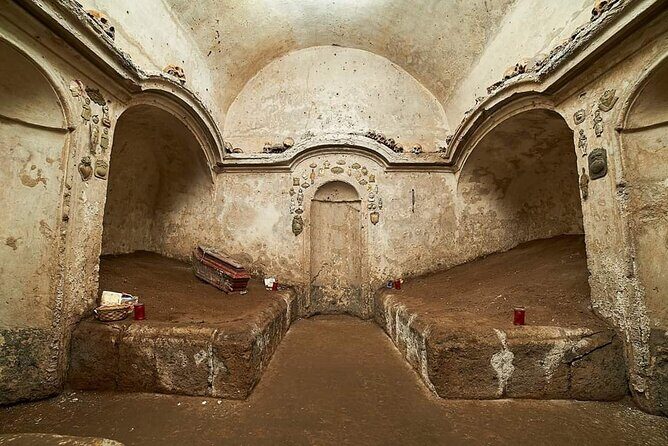 The Skull with the Ears: the Cult of the Dead in the Church of S. Luciella - The Value of the Experience