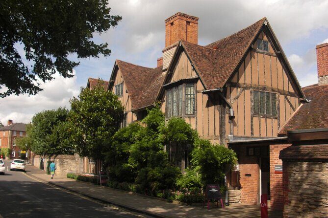The WalkTalkShow.co.uk - Guided Tour of Stratford upon Avon - In-Depth Review of the Tour Experience