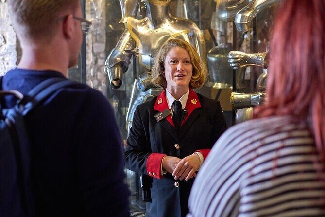 Tower of London Guided Tour with Beefeater Meet & Crown Jewels - The Itinerary in Detail