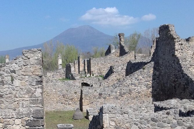 Transfer From Naples/area to Amalfi coast with 2hr stop in Pompei - FAQs