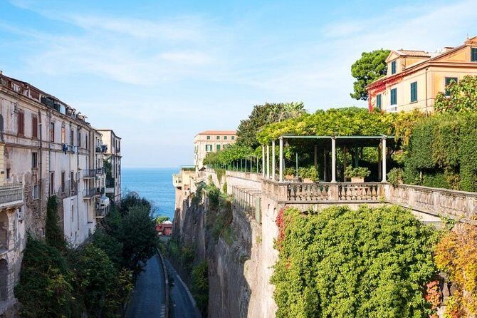 Transfer Naples to Sorrento, stop Pompei - An In-Depth Look at the Tour Experience