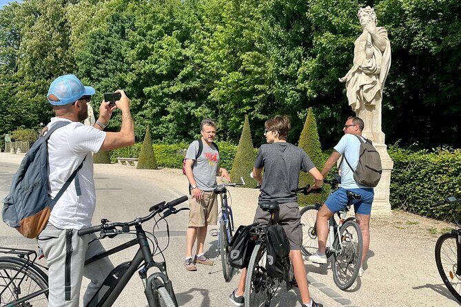 Versailles Full-Day Electric Bike Tour : Market, Picnic & Palace - The Scenic Journey from Paris to Versailles