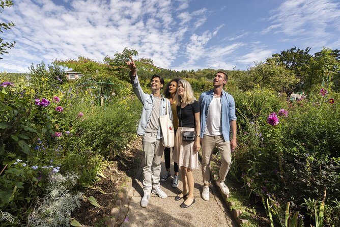 Versailles Palace and Giverny Monet House Guided Visit with Lunch - Authentic Insights from Reviewers