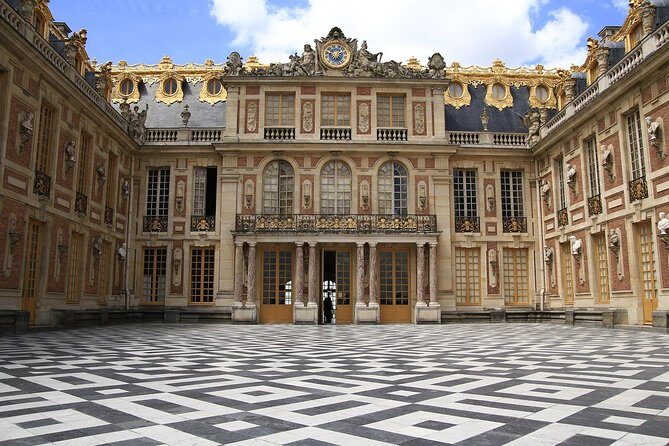 Versailles Palace & Marie-Antoinette's Estate Private Guided Tour with Lunch - Priority Access and Skip-the-Line Entry