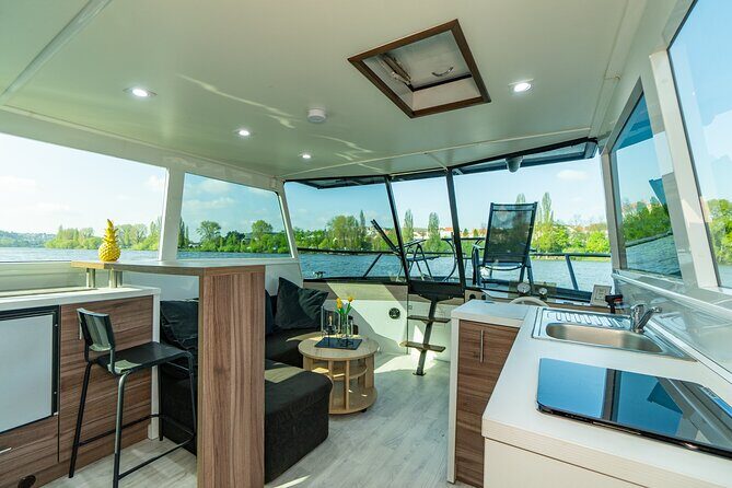 VIP Prague YachtBoat ONE Experience: All-You-Can-Drink - Who Is This Tour For?
