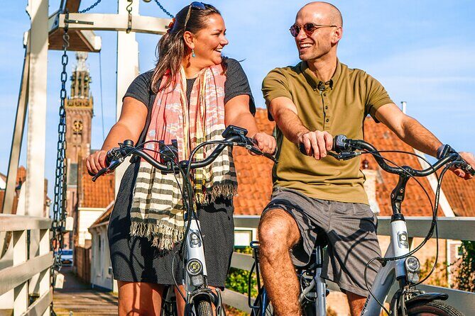 Volendam: E-bike rental with suggested countryside- and fisherman village route - The Benefits of a Self-Guided E-bike Tour