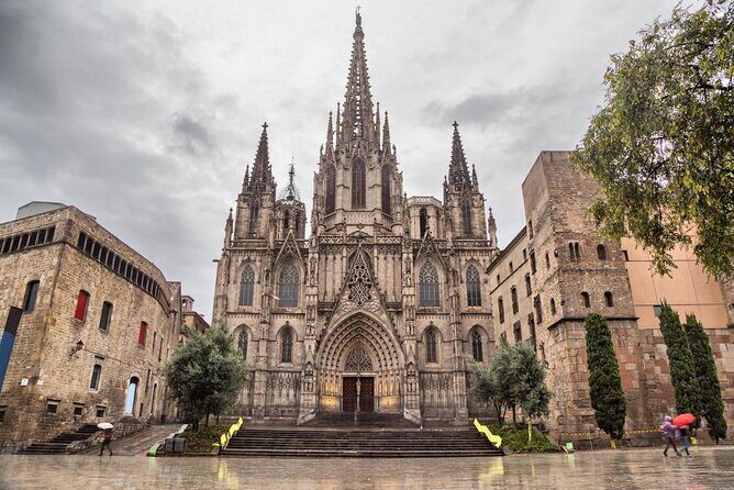 Walking tour of the Gothic Quarter of Barcelona + Cathedral - Is This Tour Right for You?