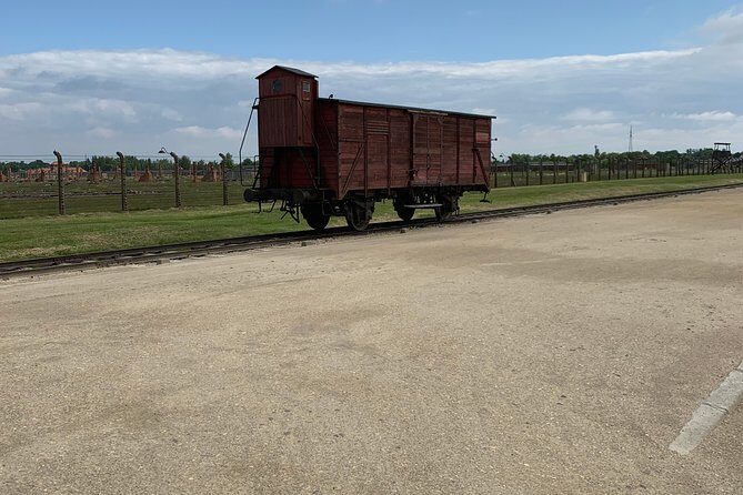 1 Day Trip Auschwitz-Birkenau Memorial and Museum Guided Tour from Krakow - Who Is This Tour Best Suited For?