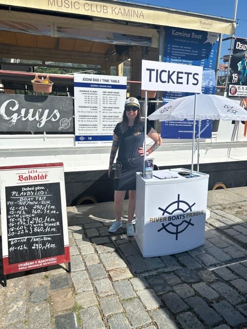 1 hour boat cruise with fragrant coffee and homemade strudel - FAQ