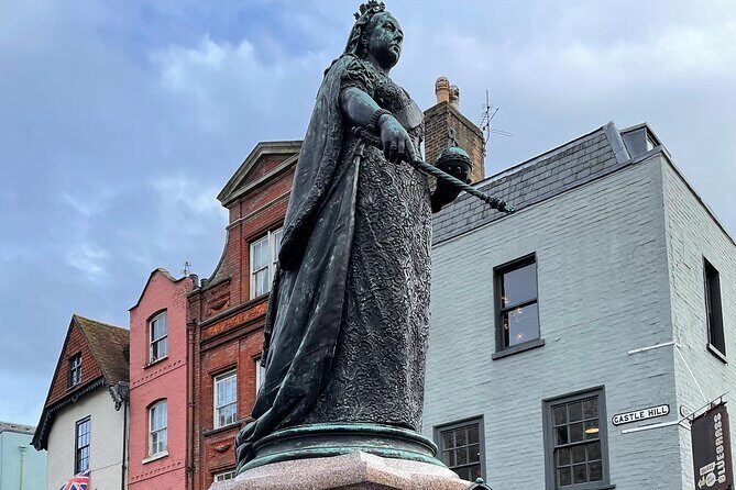 1,000 Years of Royal History from Windsor to Eton: A Self-Guided Audio Tour - From Landmark to Landmark: What You’ll Experience