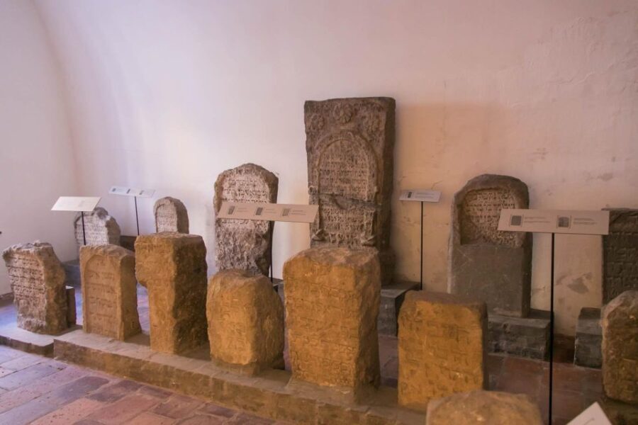 2 Hours Buda Castle Walking Tour - Walk with a Historian - The Itinerary: What You’ll See and Feel