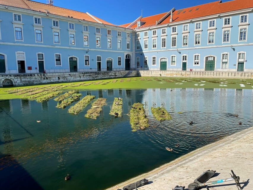 2 hours tuktuk tours in Lisbon in EnglishRussianHebrew - Detailed Breakdown of the Itinerary