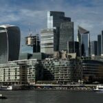 20 Major London Attractions - Guided Tour With Video and Photos - The Buzz of Piccadilly Circus and Trafalgar Square