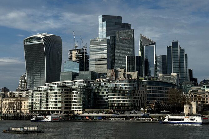 20 Major London Attractions - Guided Tour With Video and Photos - The Buzz of Piccadilly Circus and Trafalgar Square