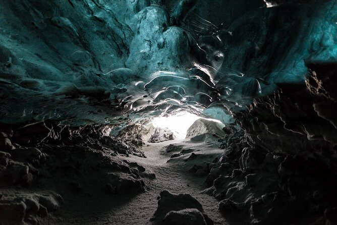 3-Day Golden Circle, Ice Cave, Glacier Lagoon and Canyon Tour - Who Would This Tour Suit Best?